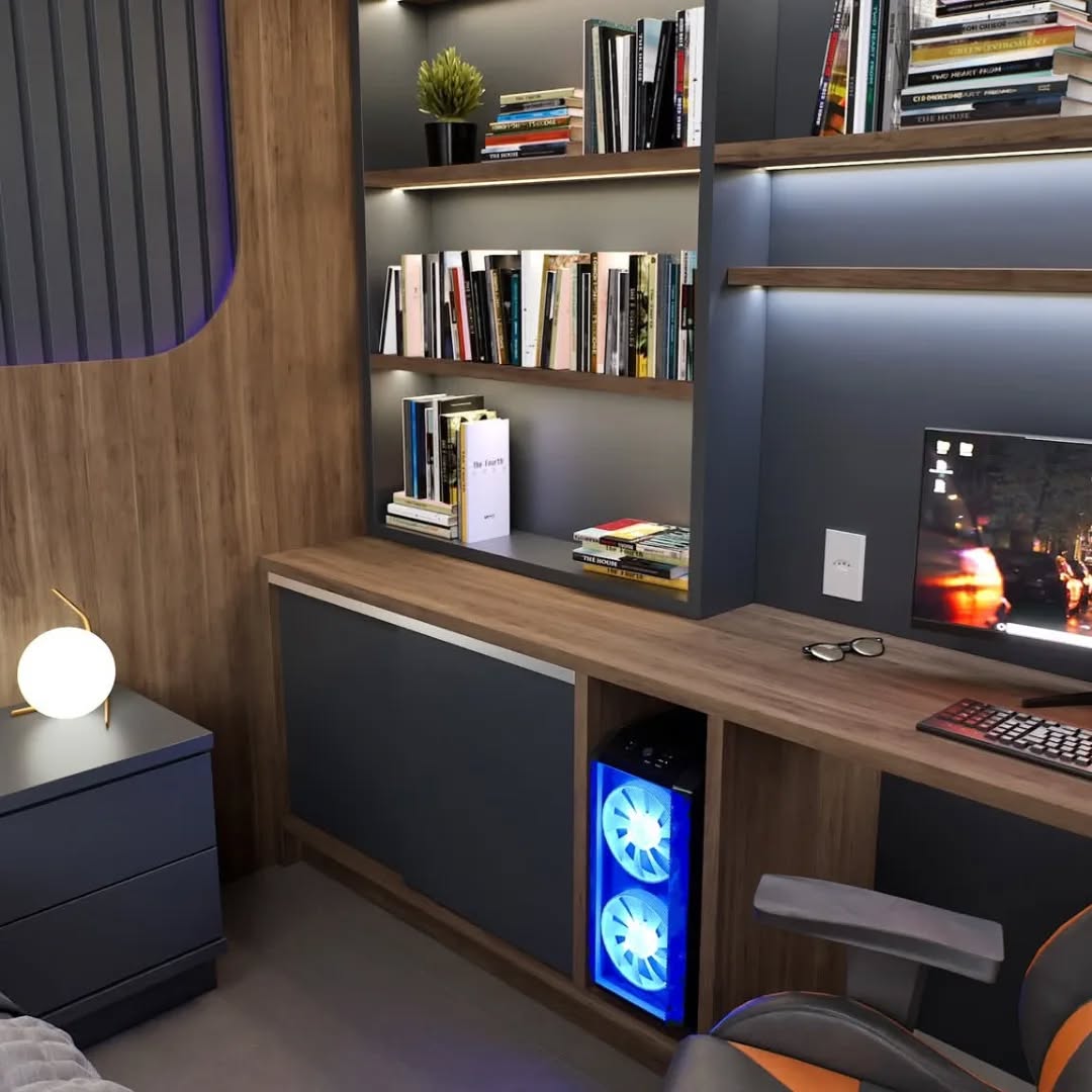 Home office planejado com estante e mesa sob medida